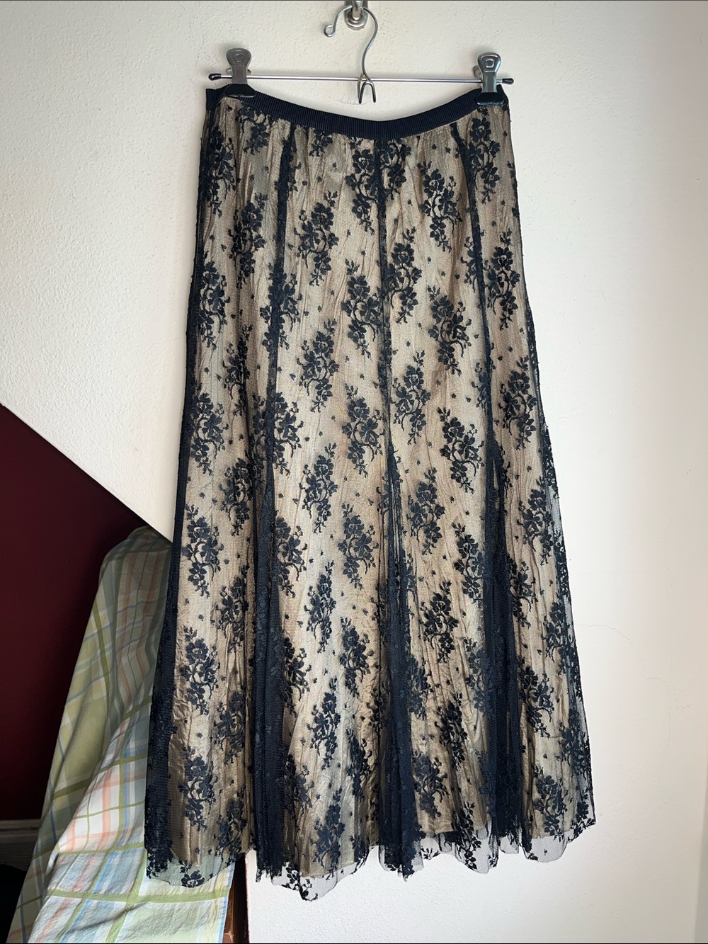 Karen Kane Black Lace Overlay‎ Maxi Skirt with Pleated Gold Lining S